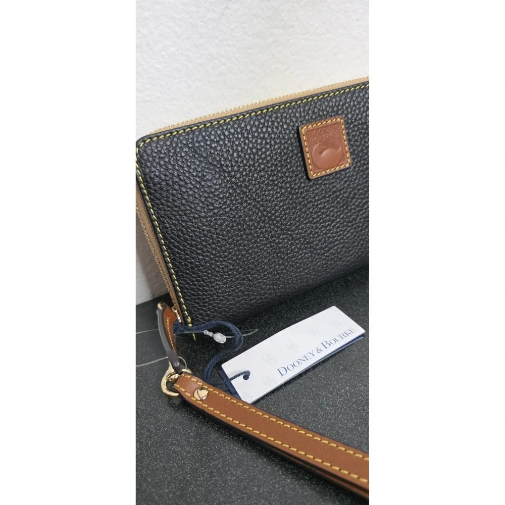NEW Dooney‎ & Bourke Pebble Grain Big Zip Around Wristlet  Wallet Clutch Black